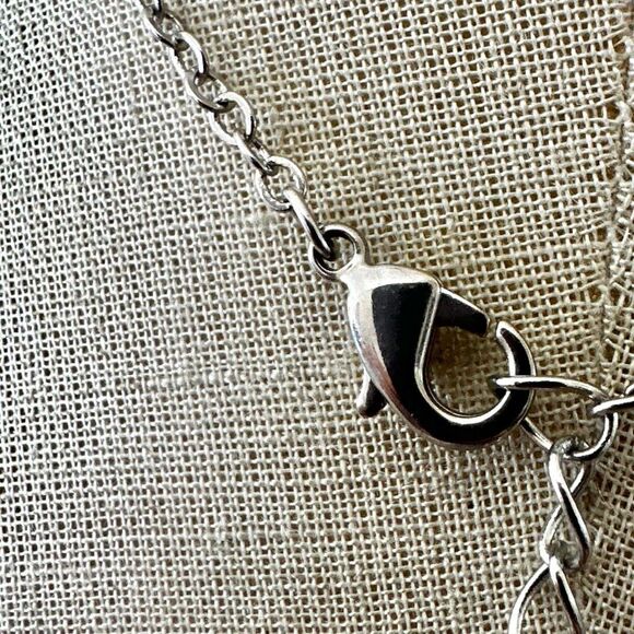 New York Yankees MLBP Necklace with Blue Crystal Drop - Picture 3 of 10